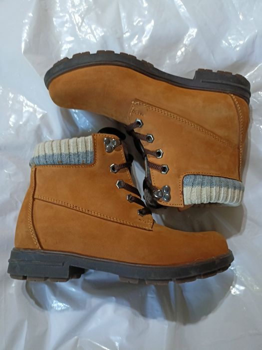Продаются ботинки , тёплые , кожа 36