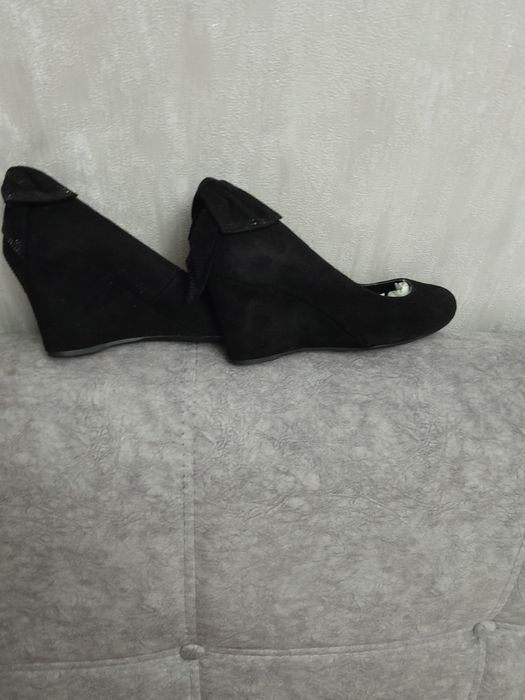 Женские туфли 38 размер замшевые в хорошем состояние