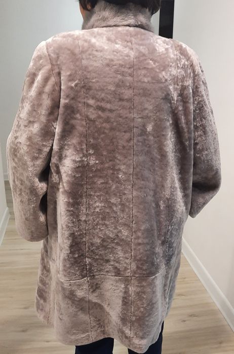 Продам мутоновую шубу