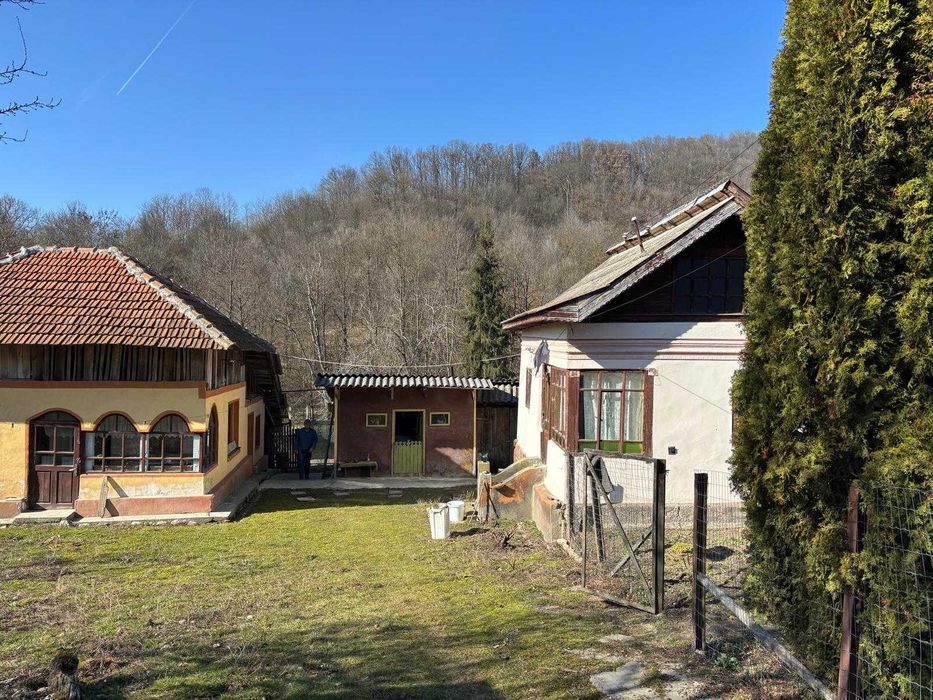 Casă Bătrânească De Vanzare!