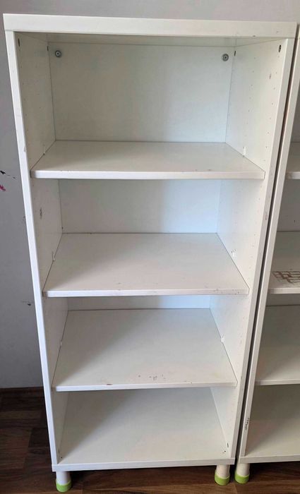Vând 2 cadre de depozitare / biblioteci IKEA Stuva  ptr copii  (cu 3 polițe incluse și picioare reglabile), practice și încăpătoare.
