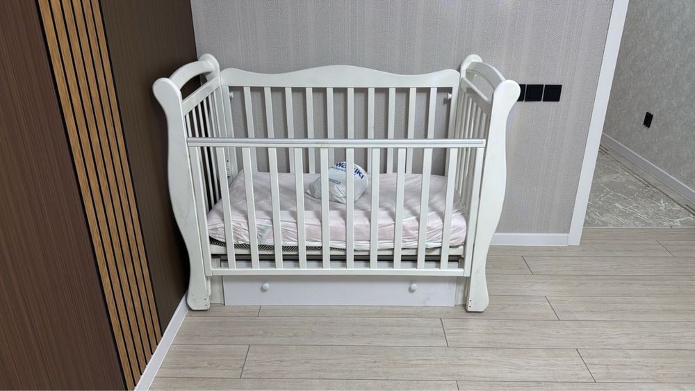 Кровать-манеж коричневый