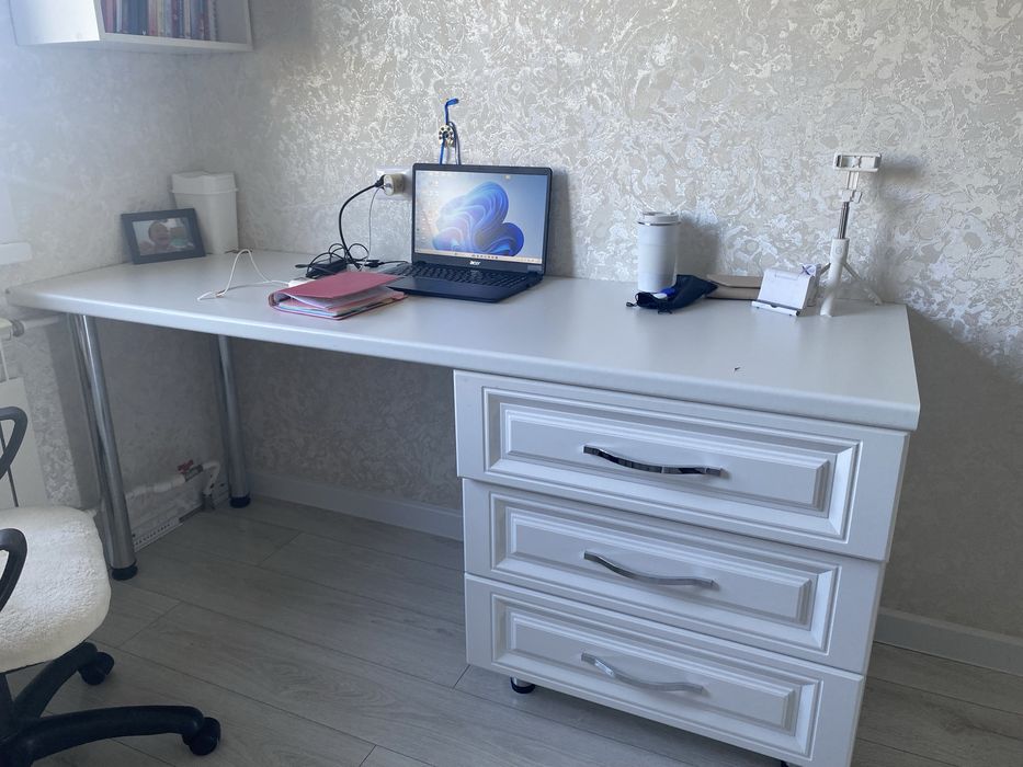 Столик письменный