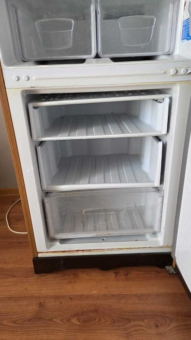 Холодильник Indesit