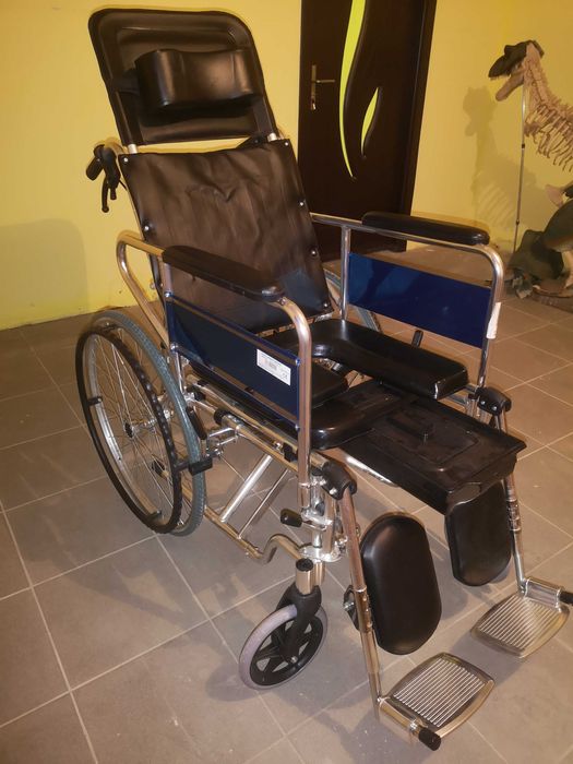 Scaun cu rotile, pliabil, cu vas de toaleta / WC, max. 100kg