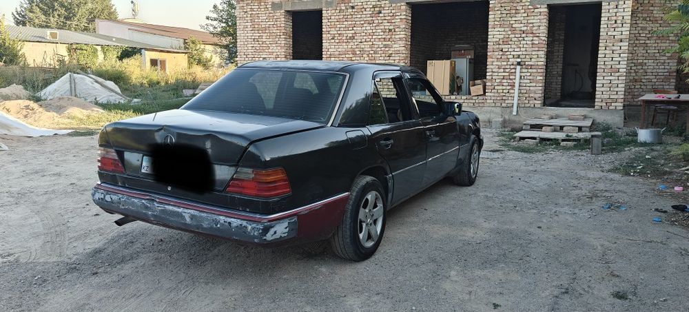 Mercedes Benz E124