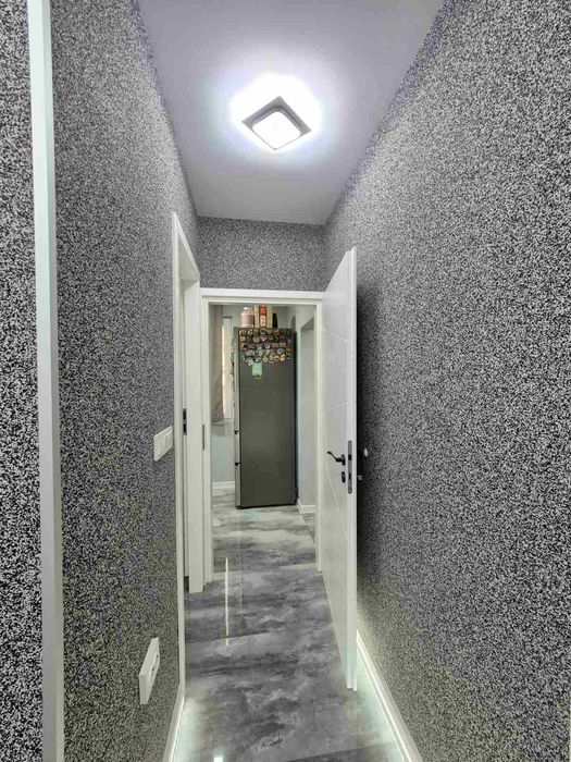 Луксозно обзаведен и отремонтиран апартамент .