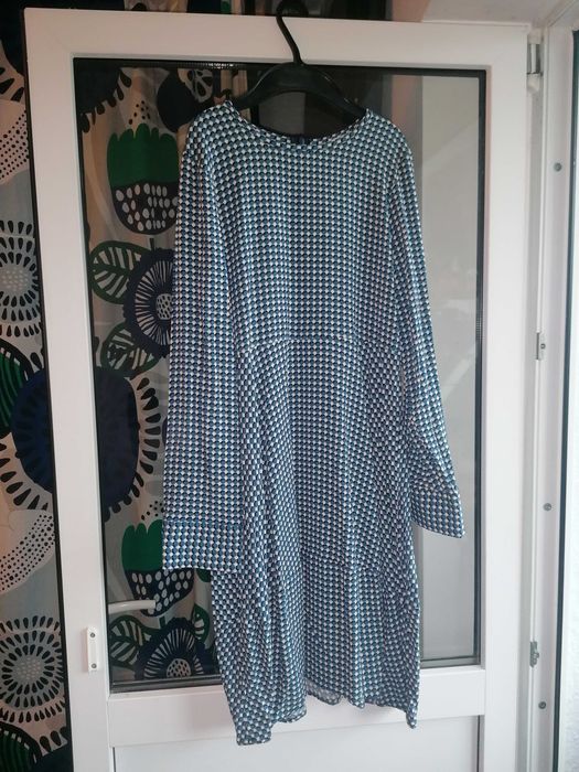 Rochie albastră cu aspect retro