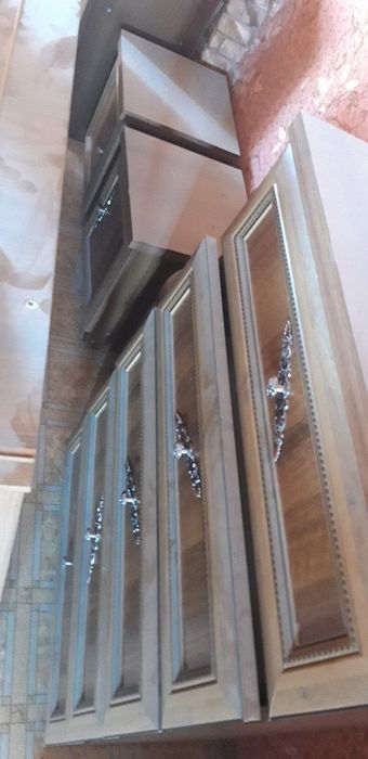 Eski mebel kamplekt .2 yil iwlatib yigib olib quyilgan mebel