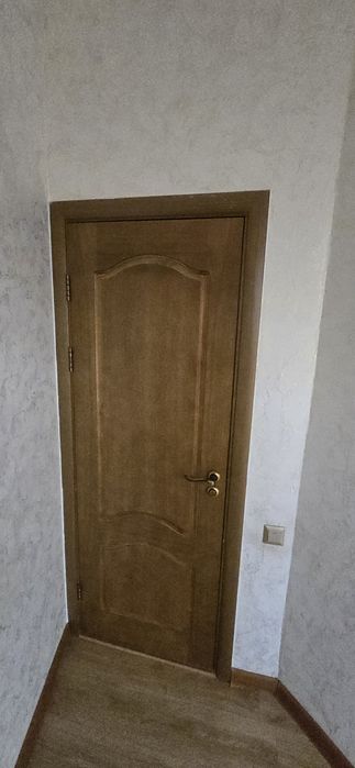 Двери межкомнатные б/у