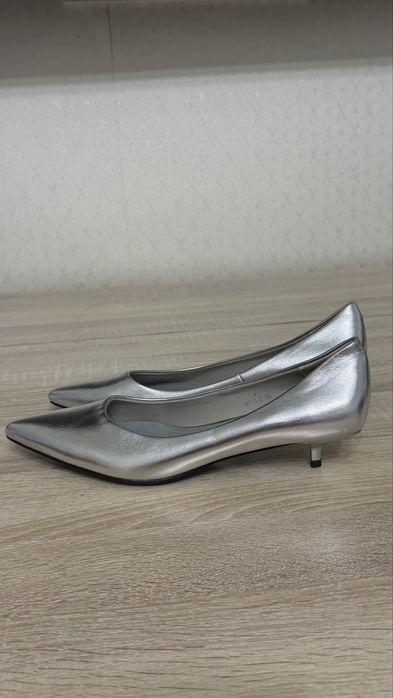 Продаю женские туфли