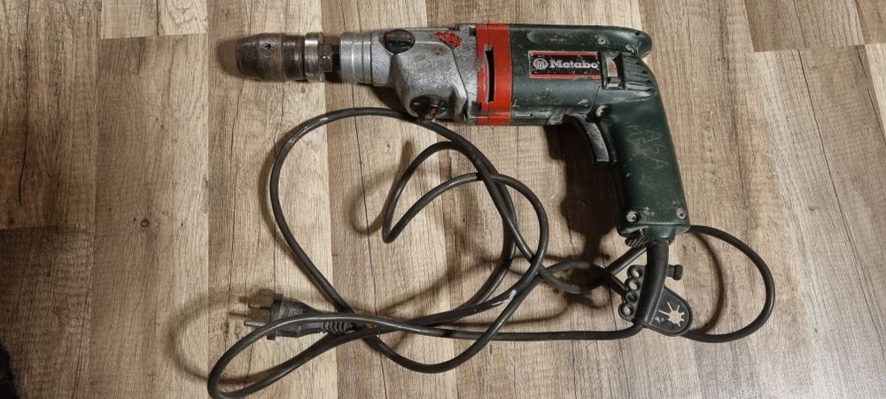 ударна бормашина Metabo, вероятно модел Metabo SB E 1000/2 S R+L