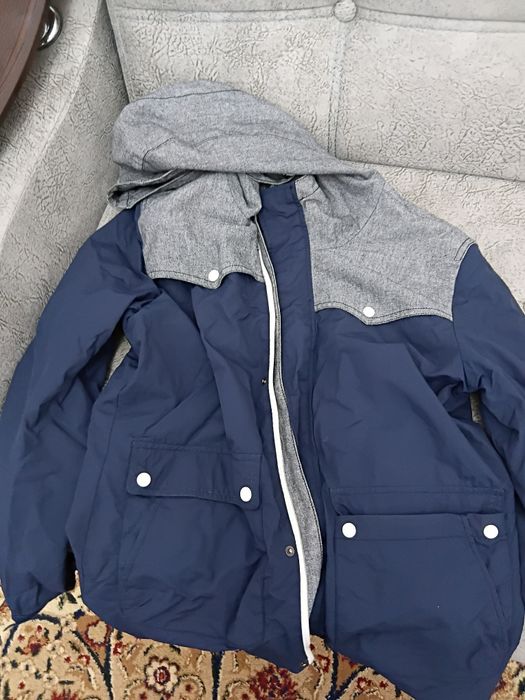 Продам ветровку .