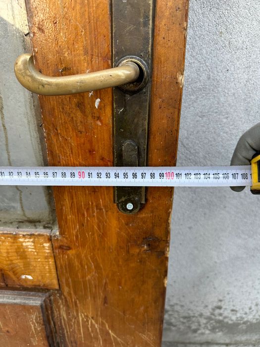 Продавам врати метална и дървени