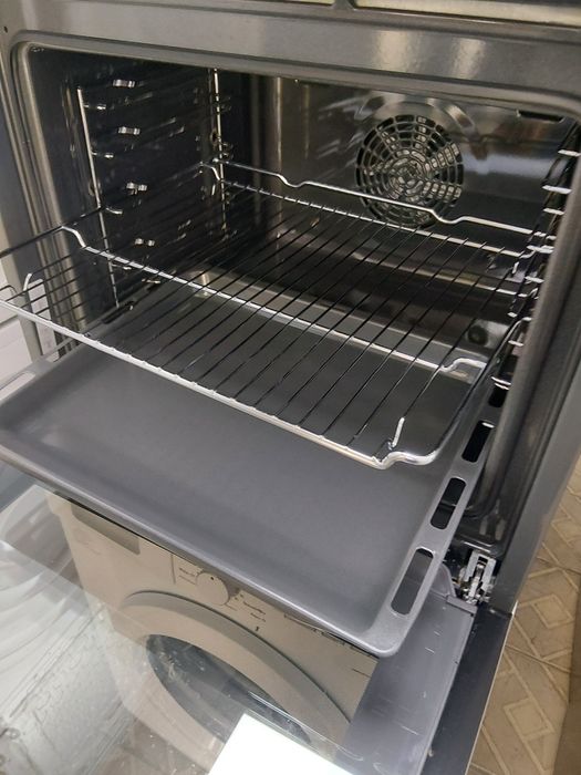 Като нова черна печка за вграждане Сименс Siemens  с две години гаранция!