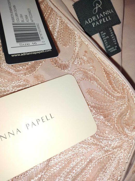 Елегантни Рокли с Уникална Бродерия внос от Англия