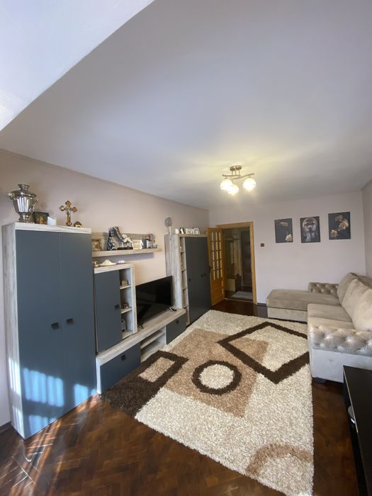 Inchiriez apartament in Mun. Campulung, disponibil cu 24 martie