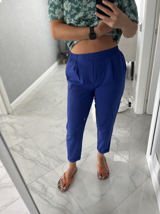 Pantaloni bershka lejeri