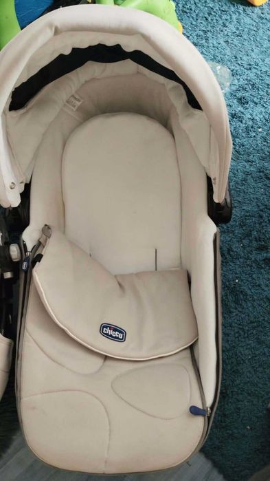 Vand căruț chicco 3 in 1