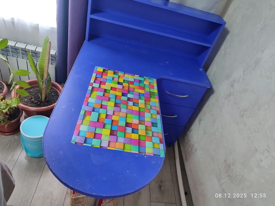 Продам стол для маникюра.