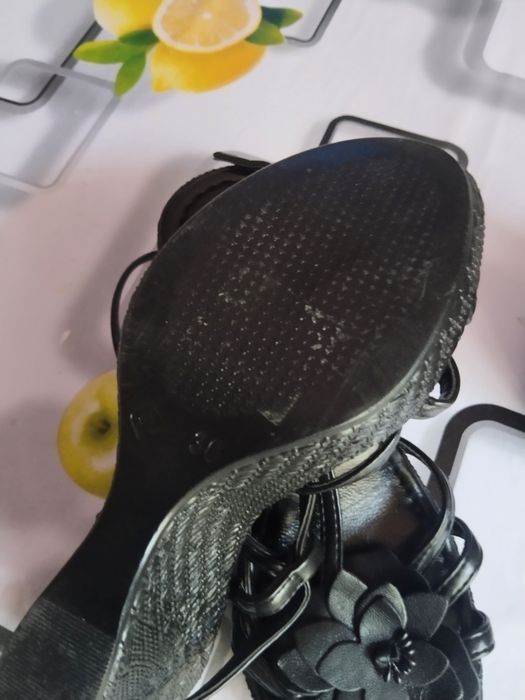 Босоножки новые 36