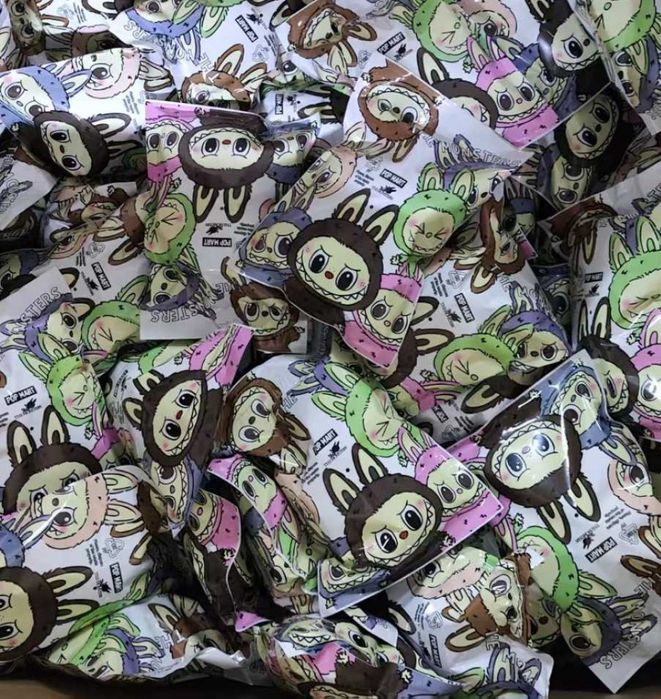 Ликвидация LaBubu, очарователен герой от вселената на Pop Mart. Продук