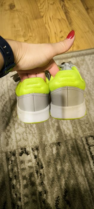 Pantofi Adidas mar. 33