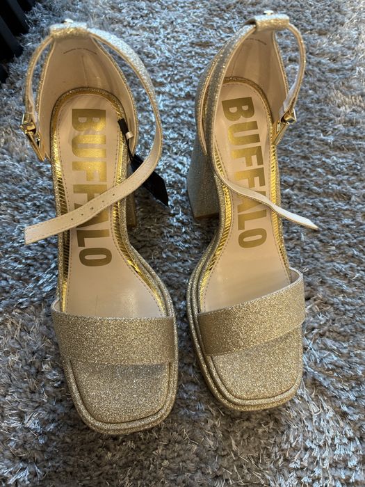 Златни сандали Buffalo 37 нови
