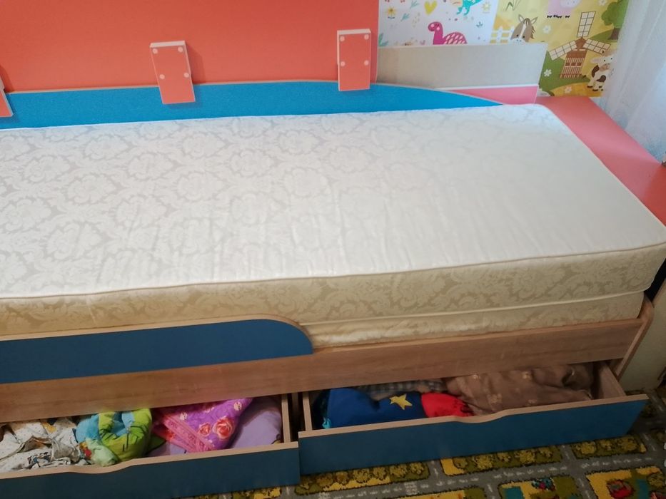 Детская кровать с матрасом