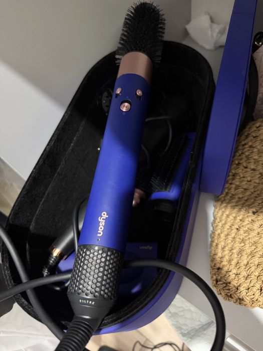 Dyson стайлер продам