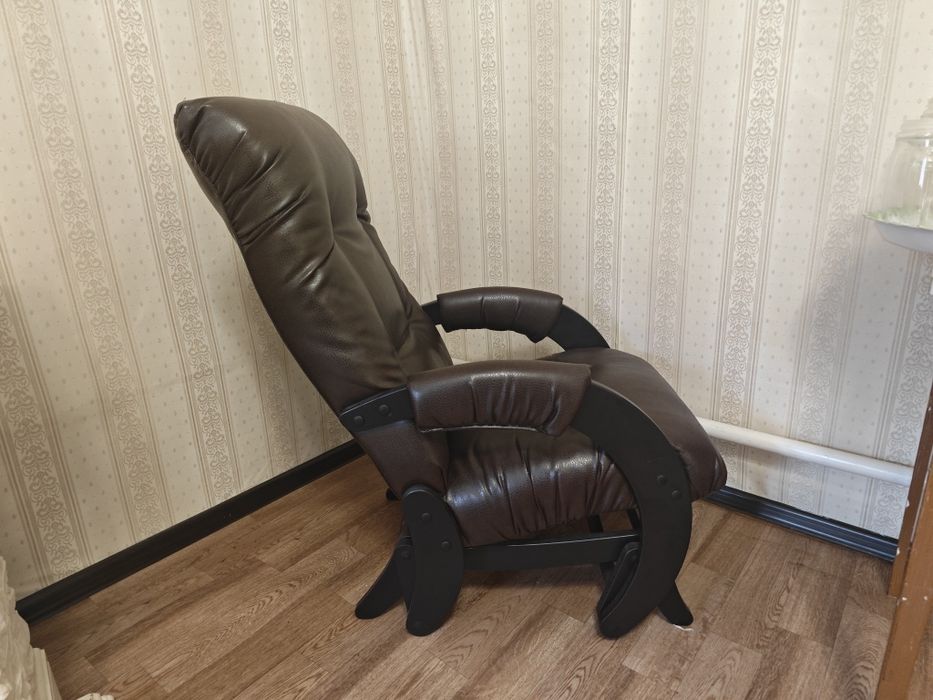 Кресло качалка кожаное