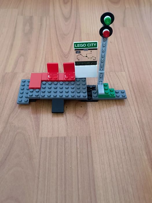 Vând Tren Electric Lego Model  60197