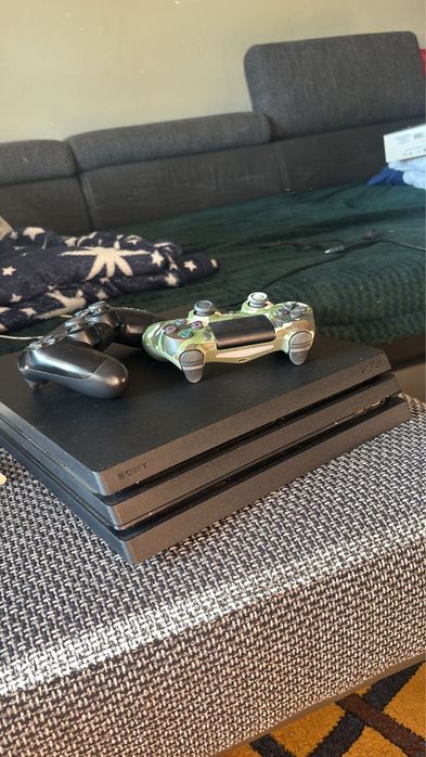Vand PS4 PRO,stare perfecta