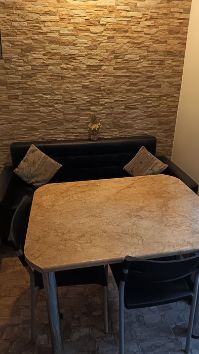 Masa bucatarie +2 scaune+bancheta 400 ron