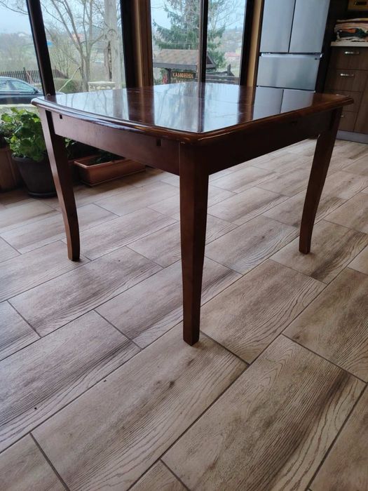 Дървени маси 2 бр.