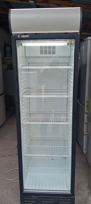 Холодильник витринный