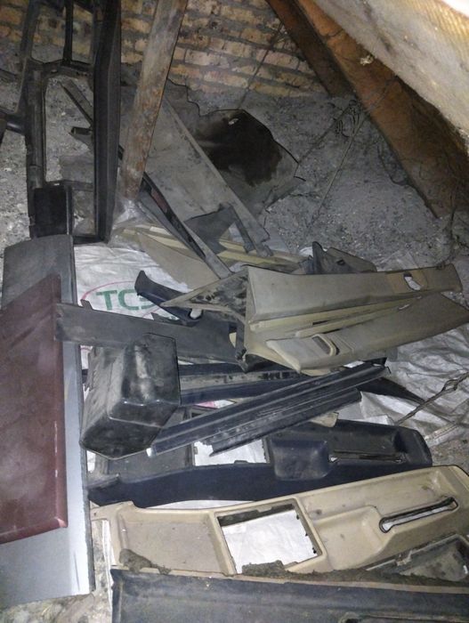 Элементы салона Мерседес 190 продам