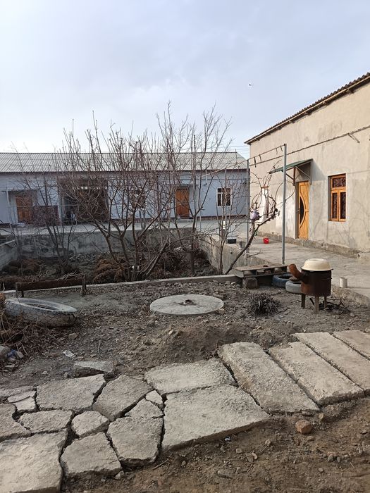 8 Sotiqli hovli sotiladi srochno