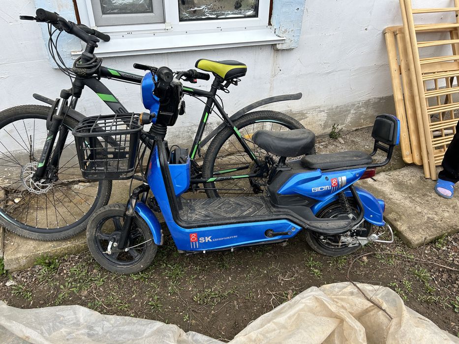 Продам электросамокат состояние рабочее