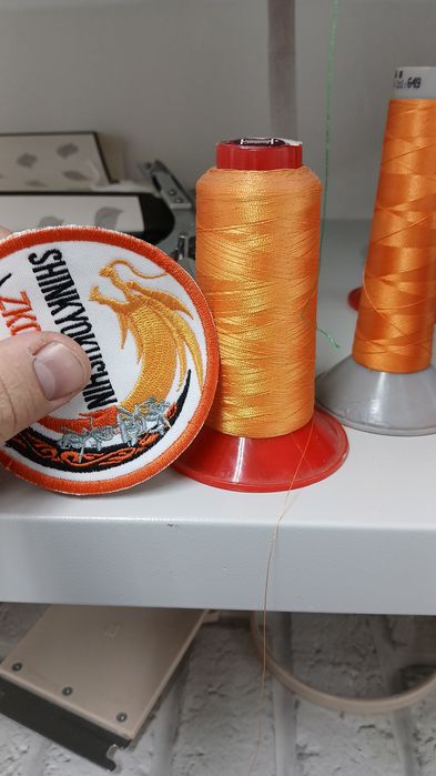 Машинная вышивка логотипов