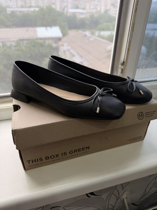 Продам кожаные балетки Clarks 38-39 размера