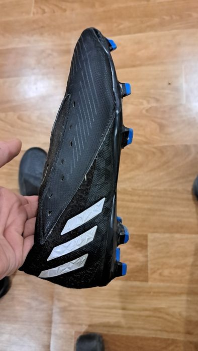 Адидас предатор бутонки