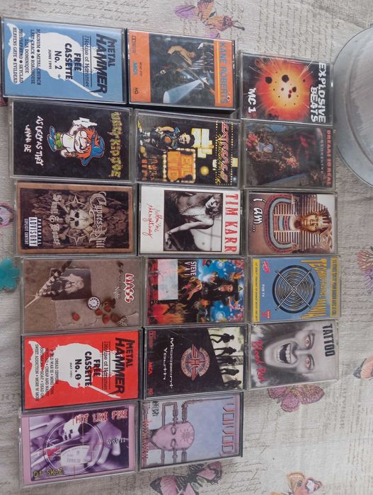 Vând  casete originale cu muzica hard rook veche
