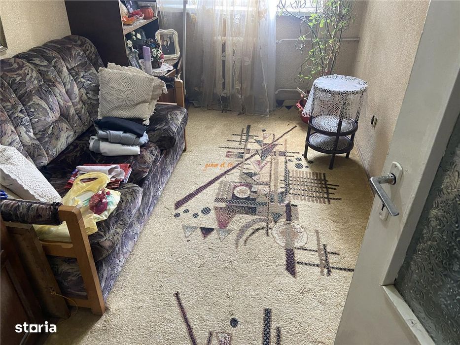 Apartament 3 camere , zona Scoala nr 10 , et 78 , decomandat , liber