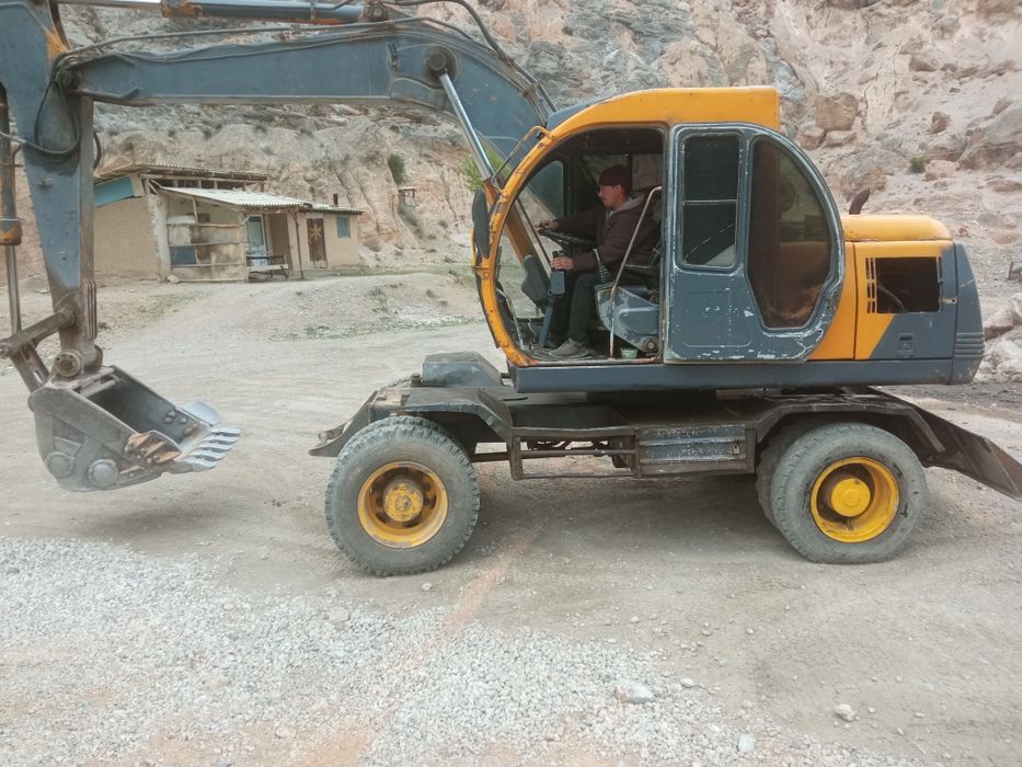 Samsung 132 eksakavator sotiladi