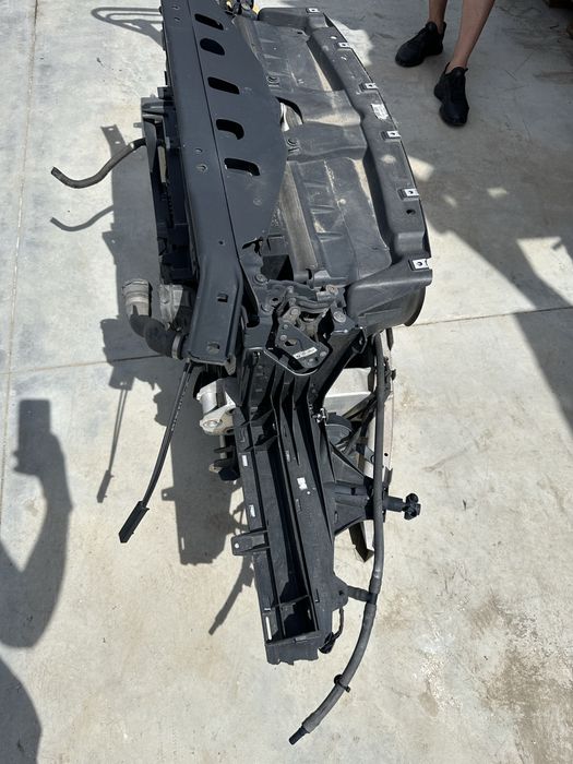 Trager BMW seria 7 model F01 / F02 motor benzina / diesel 730d / 740d / 750d / 730i / 740i / 750i complet radiatoare / ventilatoare / radiator apa ac