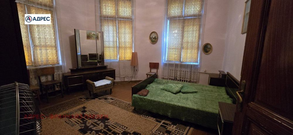 Продава се Тристаен апартамент в Плевен, Идеален център - 92 кв.м за 1740 €/кв.м - Снимка #4