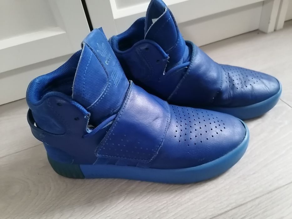 Кожени кецове Адидас за момче, 36 номер, с връзки и лепенки са. Удобни