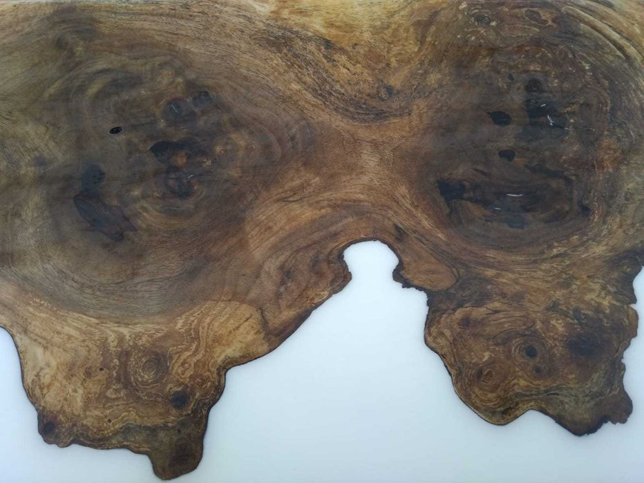 Маси и плотове от масивна дървесина и епоксидна смола