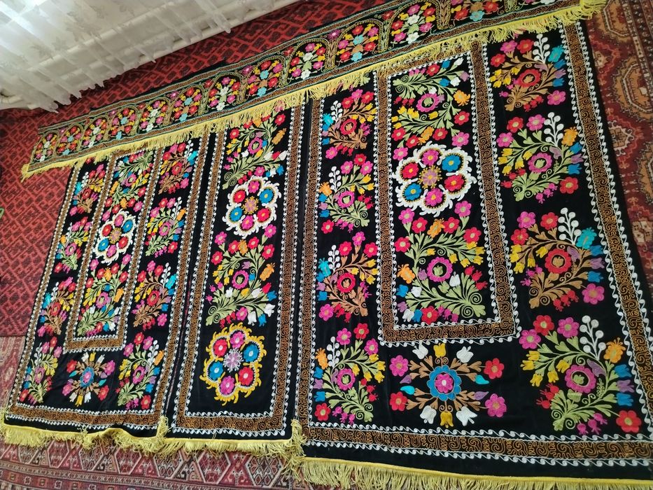 Uchtalik qora baxmal palak komplekt (Holati ideal)